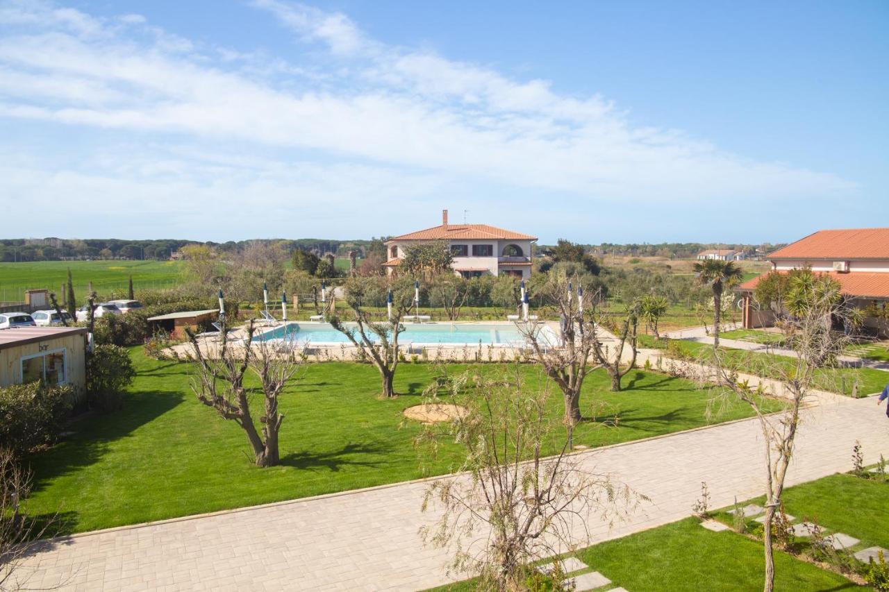 Delfino Tuscany Resort Марина-ді-Чечина Екстер'єр фото