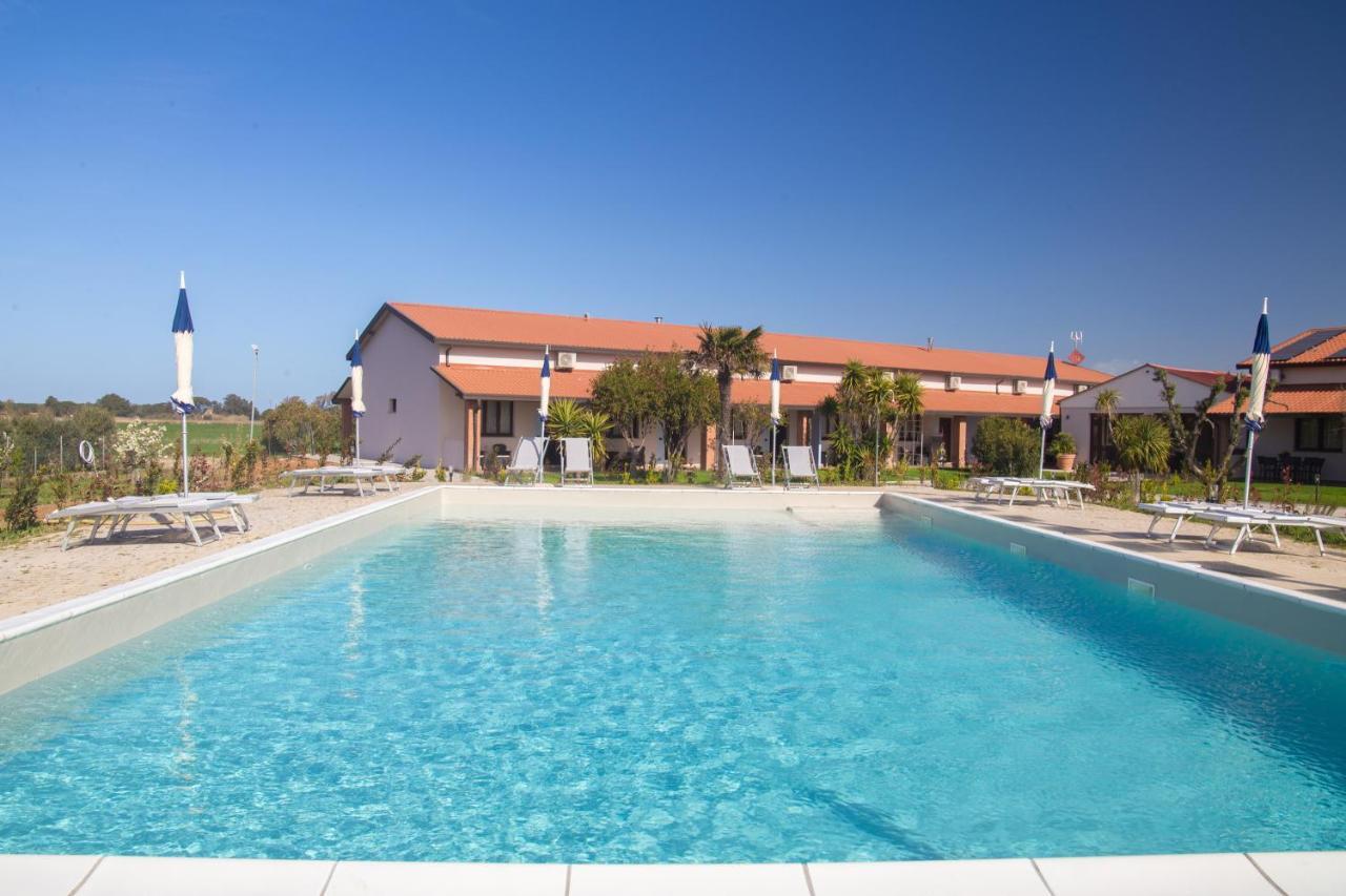 Delfino Tuscany Resort Марина-ді-Чечина Екстер'єр фото