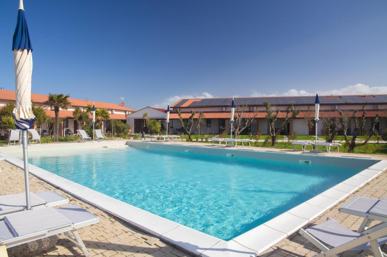 Delfino Tuscany Resort Марина-ді-Чечина Екстер'єр фото