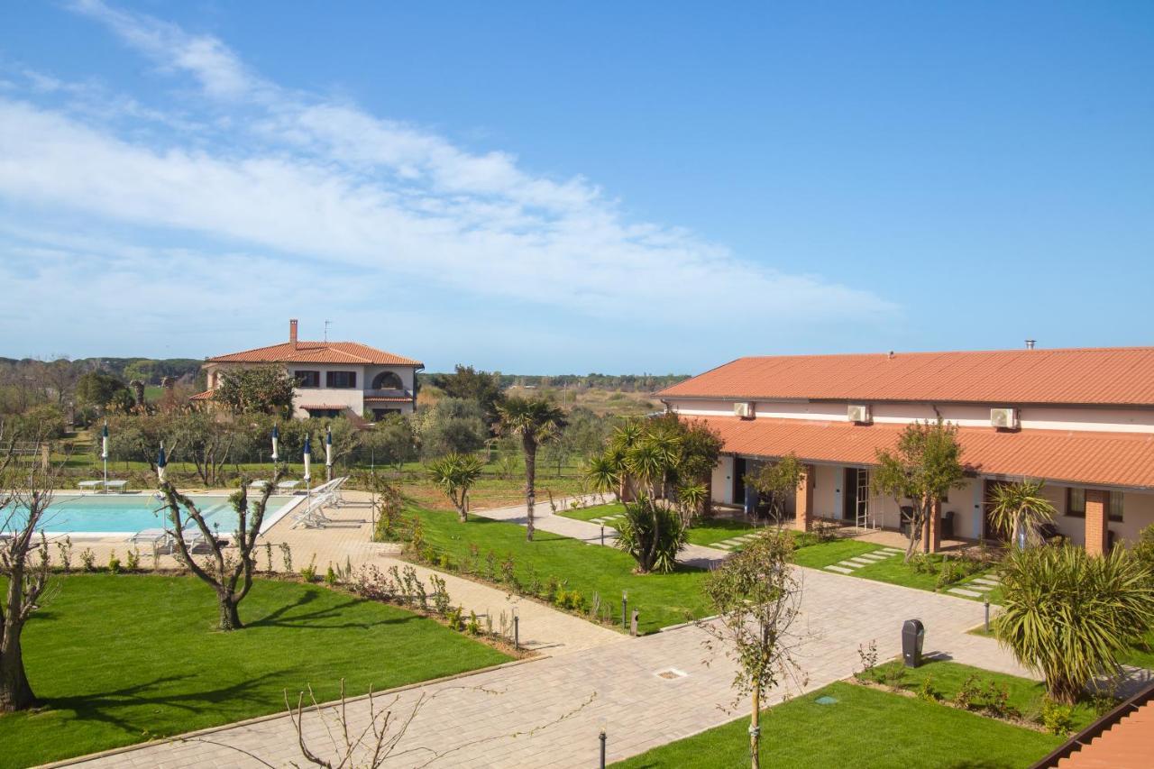 Delfino Tuscany Resort Марина-ді-Чечина Екстер'єр фото