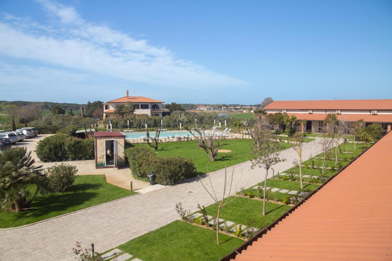 Delfino Tuscany Resort Марина-ді-Чечина Екстер'єр фото