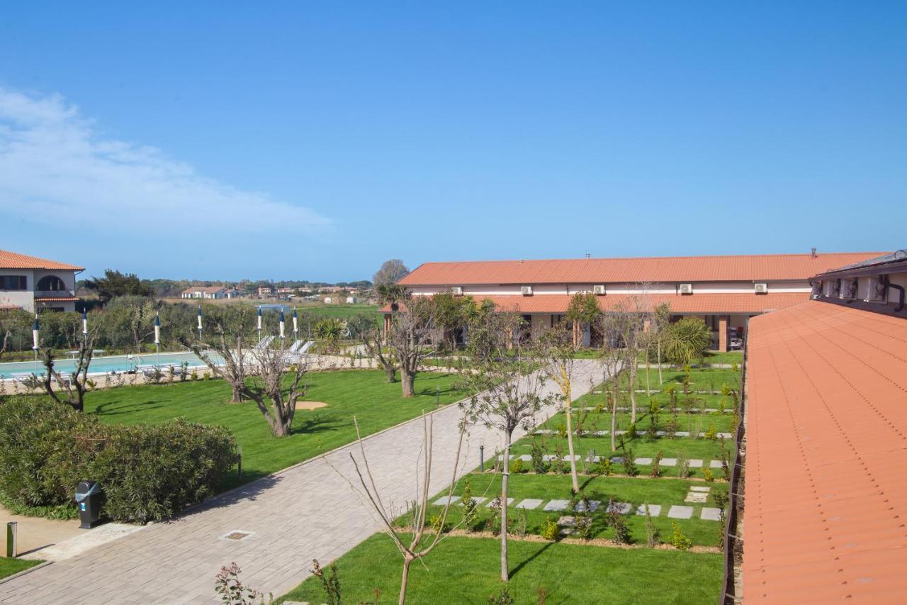 Delfino Tuscany Resort Марина-ді-Чечина Екстер'єр фото