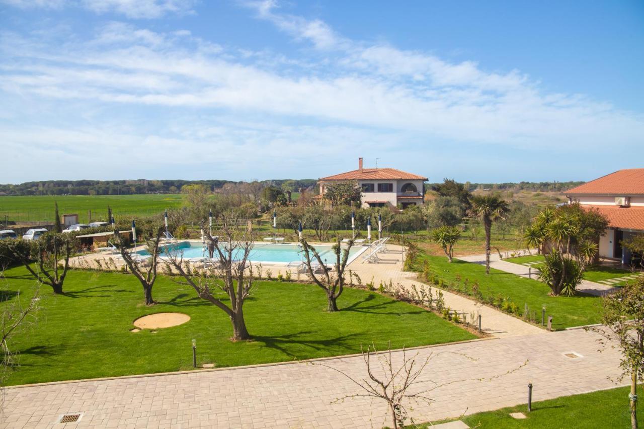 Delfino Tuscany Resort Марина-ді-Чечина Екстер'єр фото