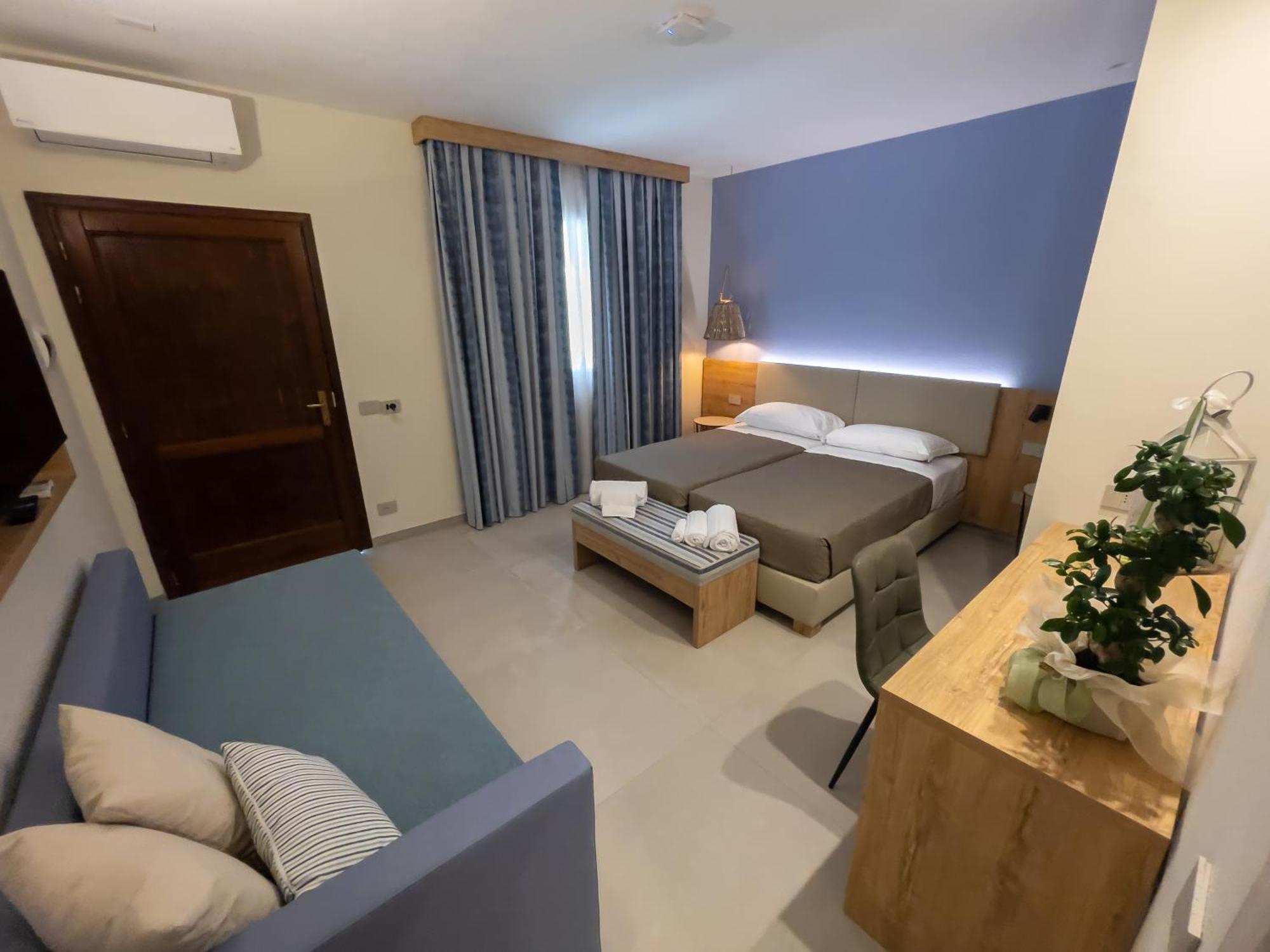 Delfino Tuscany Resort Марина-ді-Чечина Екстер'єр фото