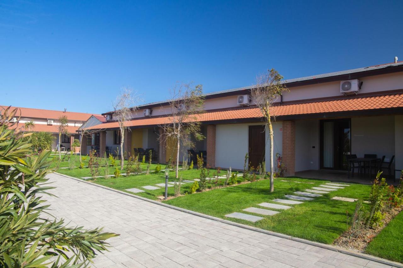 Delfino Tuscany Resort Марина-ді-Чечина Екстер'єр фото