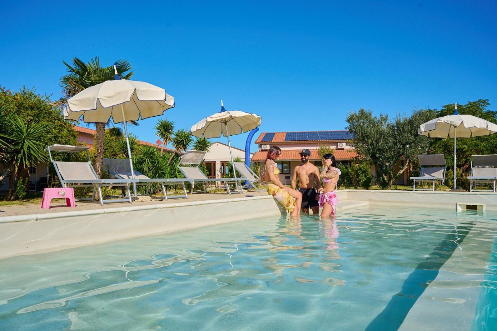Delfino Tuscany Resort Марина-ді-Чечина Екстер'єр фото