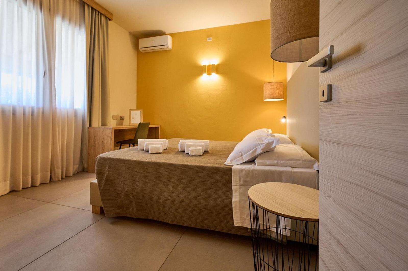 Delfino Tuscany Resort Марина-ді-Чечина Екстер'єр фото