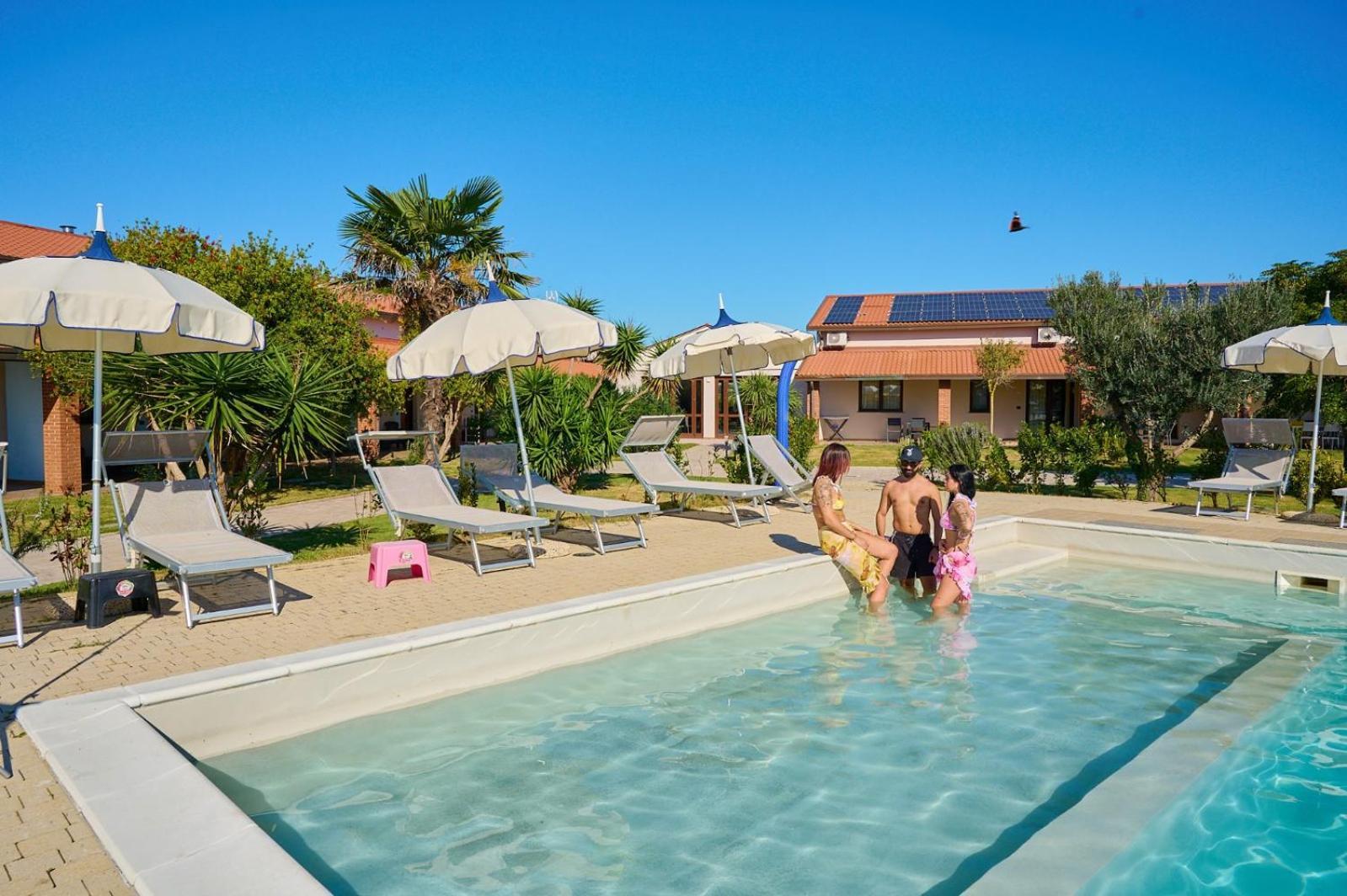 Delfino Tuscany Resort Марина-ді-Чечина Екстер'єр фото