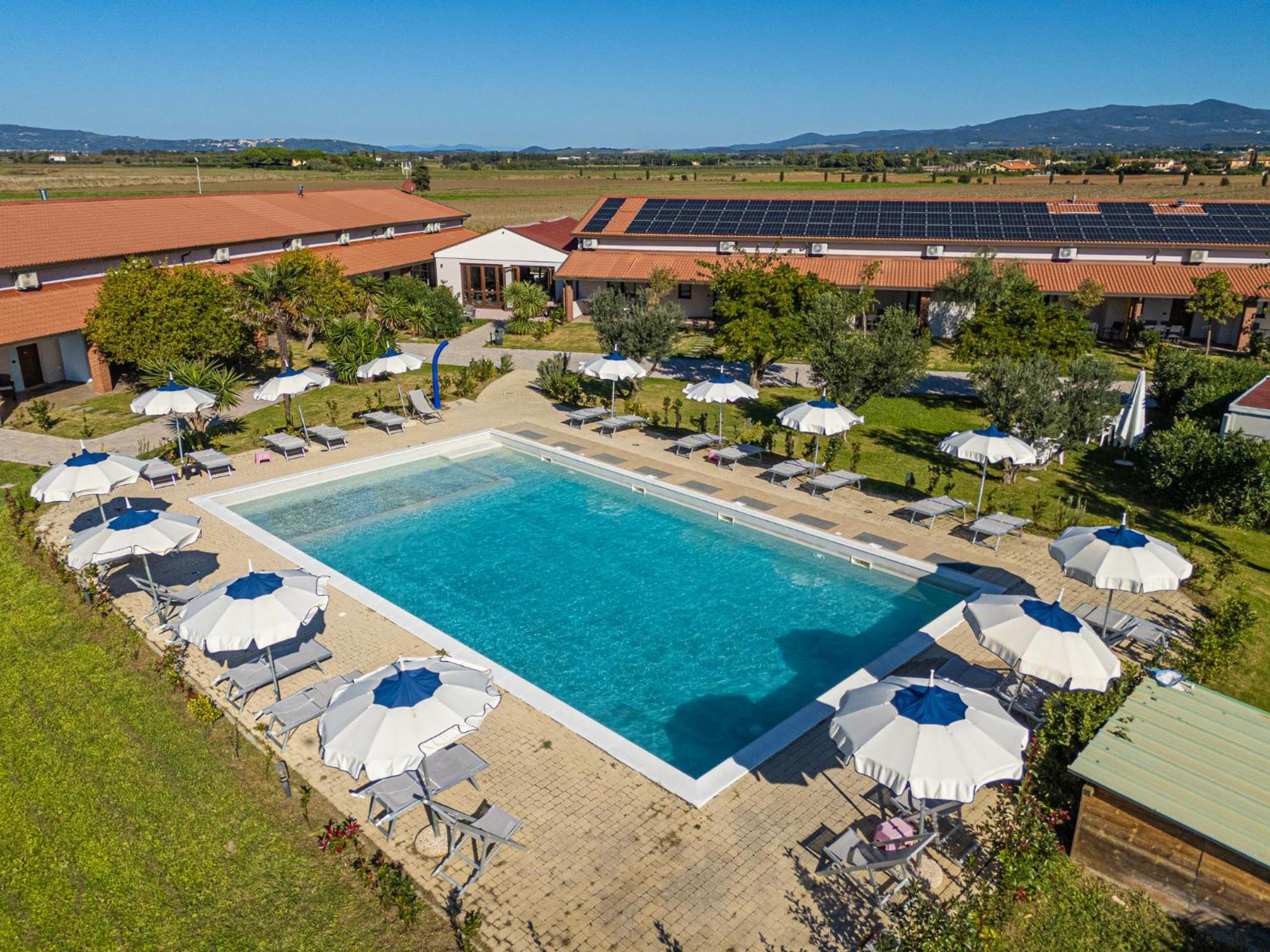 Delfino Tuscany Resort Марина-ді-Чечина Екстер'єр фото